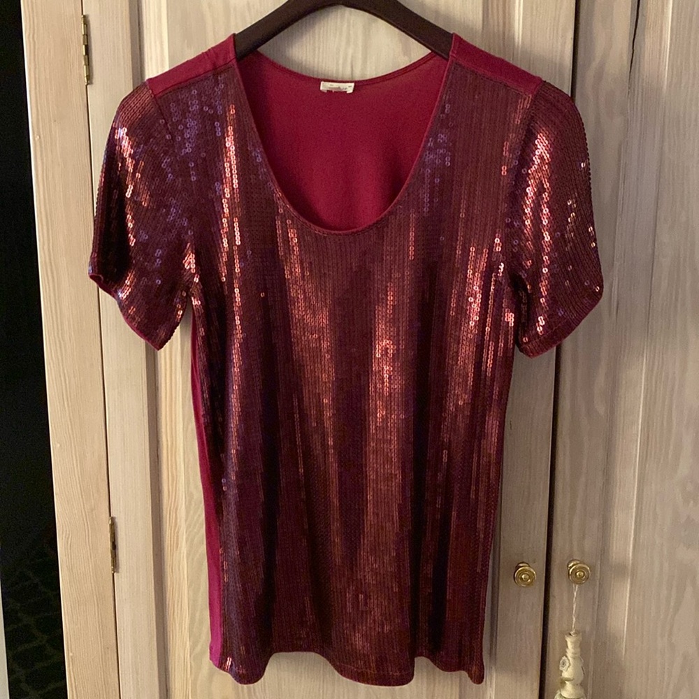 Dark red/burgundy sequin short sleeve T. Size small- made by flounce
